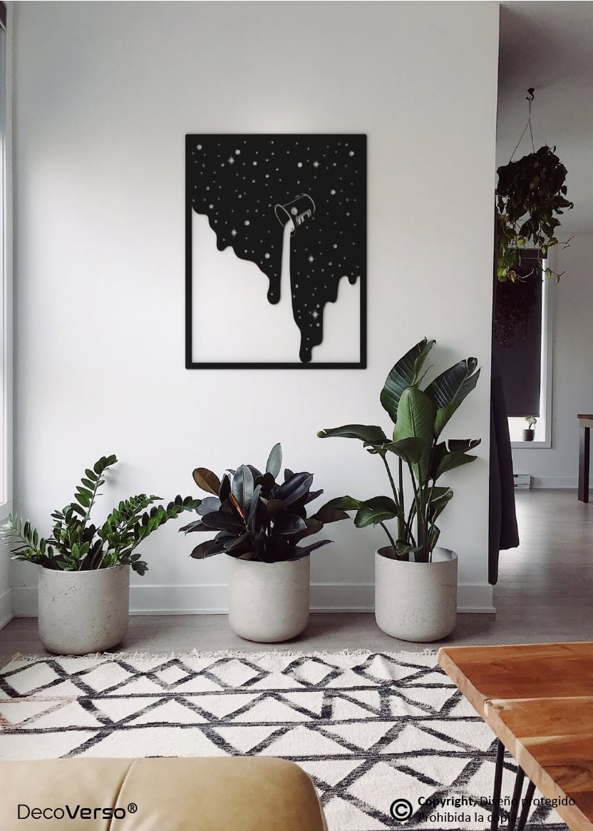 Cuadro metálico noche cósmica mostrando un cubo derramando estrellas y fragmentos del cosmos, arte conceptual ideal para decoración moderna y espacios inspiradores.