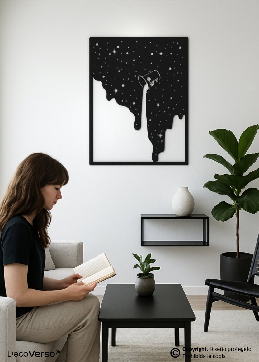 Cuadro metálico noche cósmica mostrando un cubo derramando estrellas y fragmentos del cosmos, arte conceptual ideal para decoración moderna y espacios inspiradores.